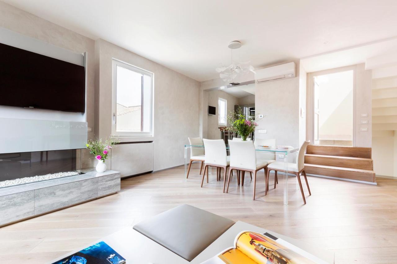 Exclusive Rooftop-designd Apartment Rom